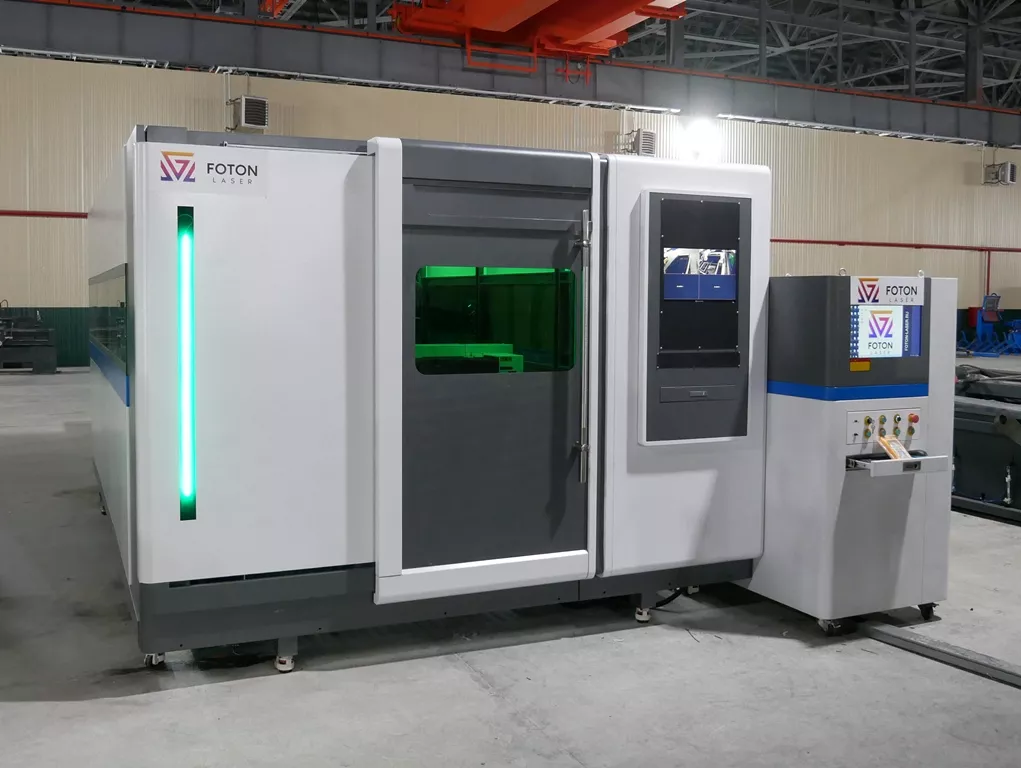 FL-L1530FHE-4000-IPG Лазерный станок для резки листового металла с кабинетной защитой и сменным столом