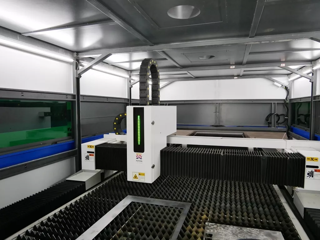 FL-L1530FHR-1000-D220-Raycus Лазерный станок для резки листового металла и труб с кабинетной защитой